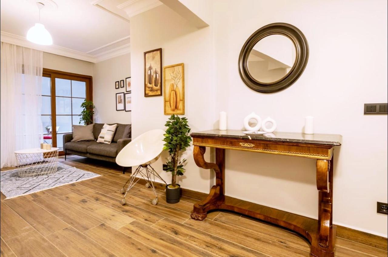 شقة Spacious And Comfy 2Br In The Heart Of Cihangir اسطنبول المظهر الخارجي الصورة