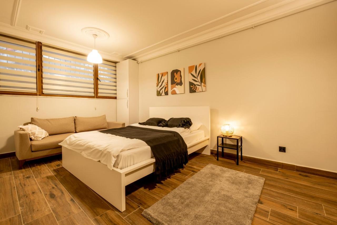 شقة Spacious And Comfy 2Br In The Heart Of Cihangir اسطنبول المظهر الخارجي الصورة