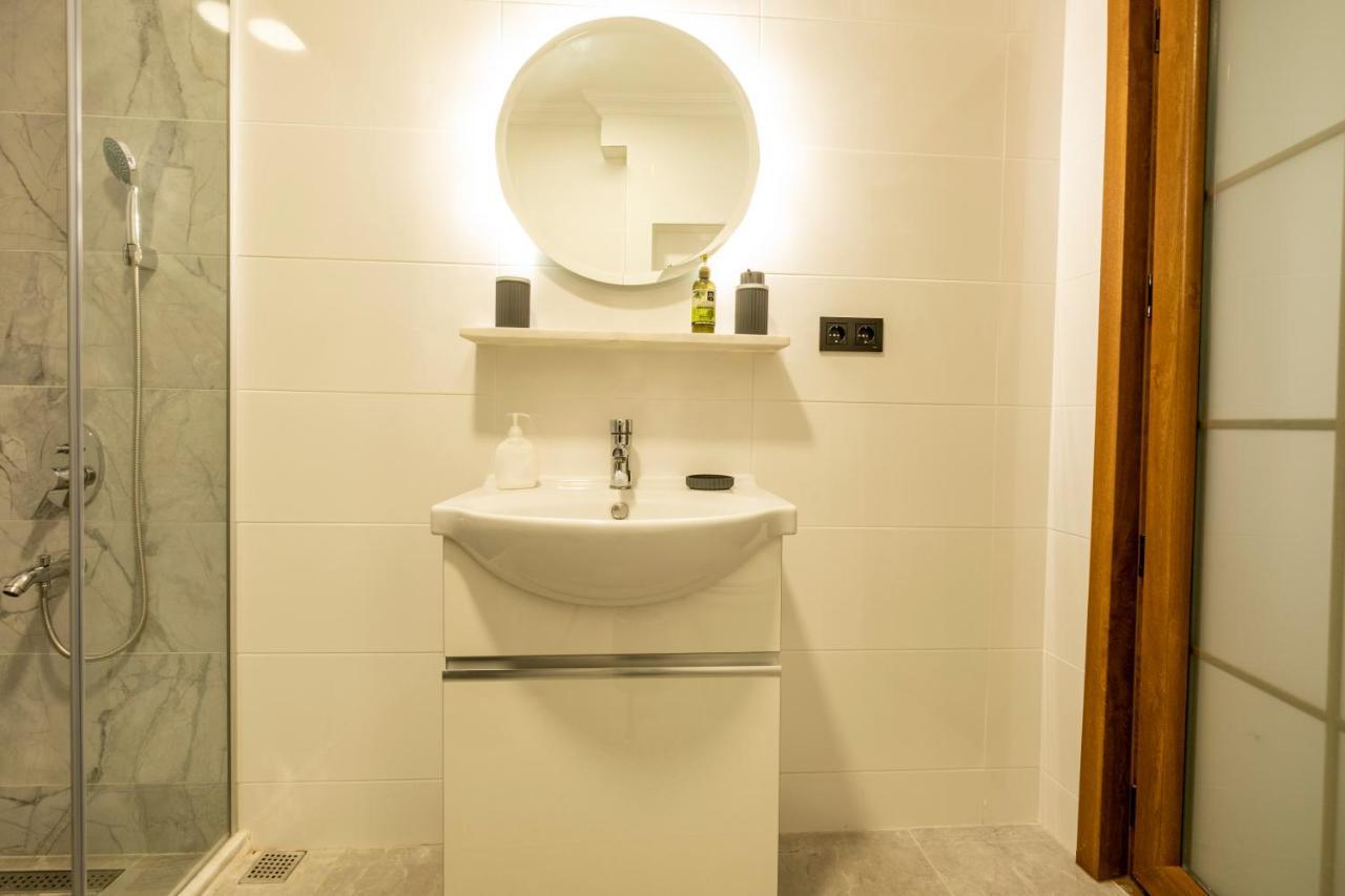 شقة Spacious And Comfy 2Br In The Heart Of Cihangir اسطنبول المظهر الخارجي الصورة